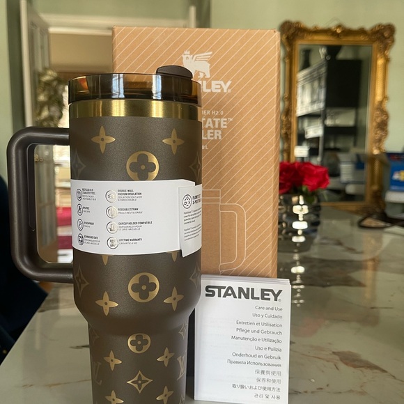 Stanley Tumbler in brown and gold - Picture 2 of 5